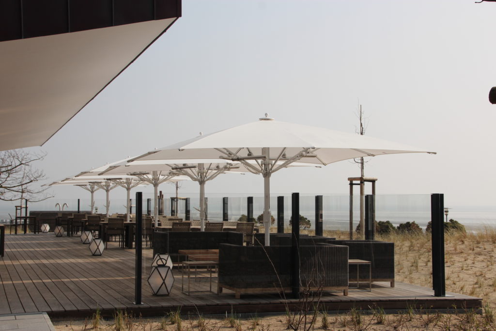 Schirme Gastro Strand, windfeste Schirme, Sonnenschirme Leer, Terrassengestaltung Gastro
